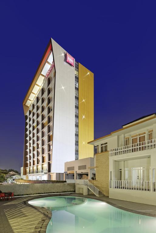 Ibis Padang Hotel Exterior photo