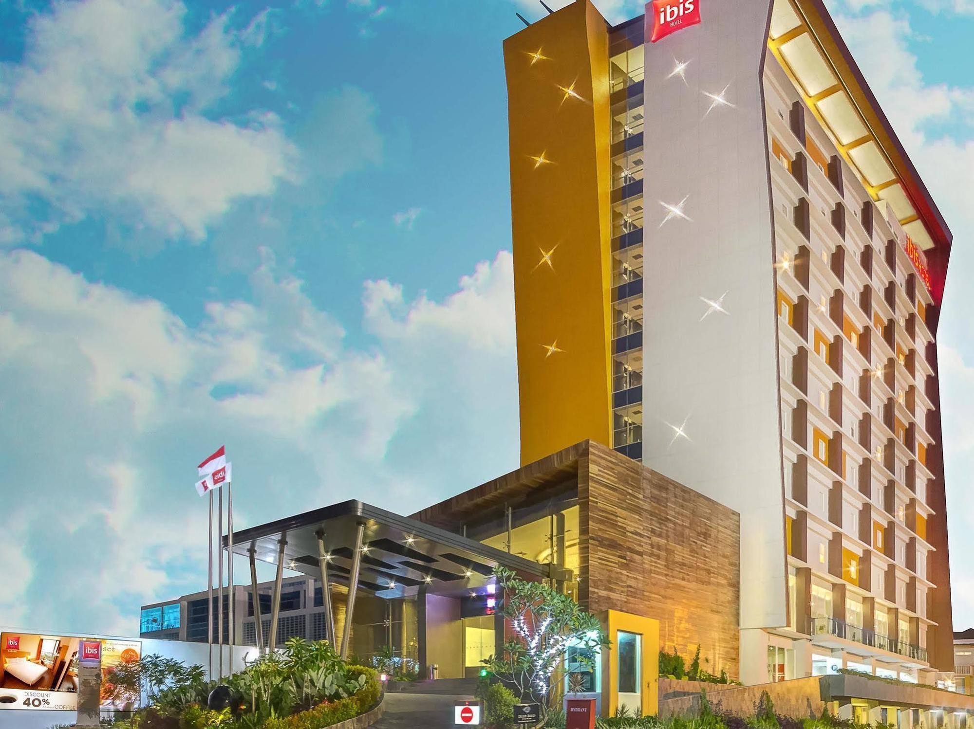 Ibis Padang Hotel Exterior photo